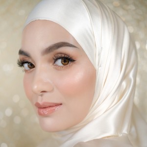 5.5 LABOUR DAY SALE GOLDEN SHINE MAKEUP KIT