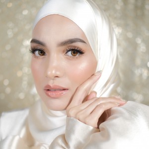 5.5 LABOUR DAY SALE GOLDEN SHINE MAKEUP KIT
