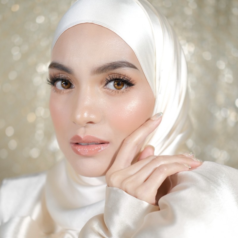 5.5 LABOUR DAY SALE GOLDEN SHINE MAKEUP KIT