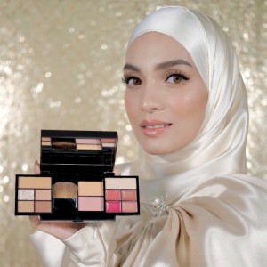5.5 LABOUR DAY SALE GOLDEN SHINE MAKEUP KIT